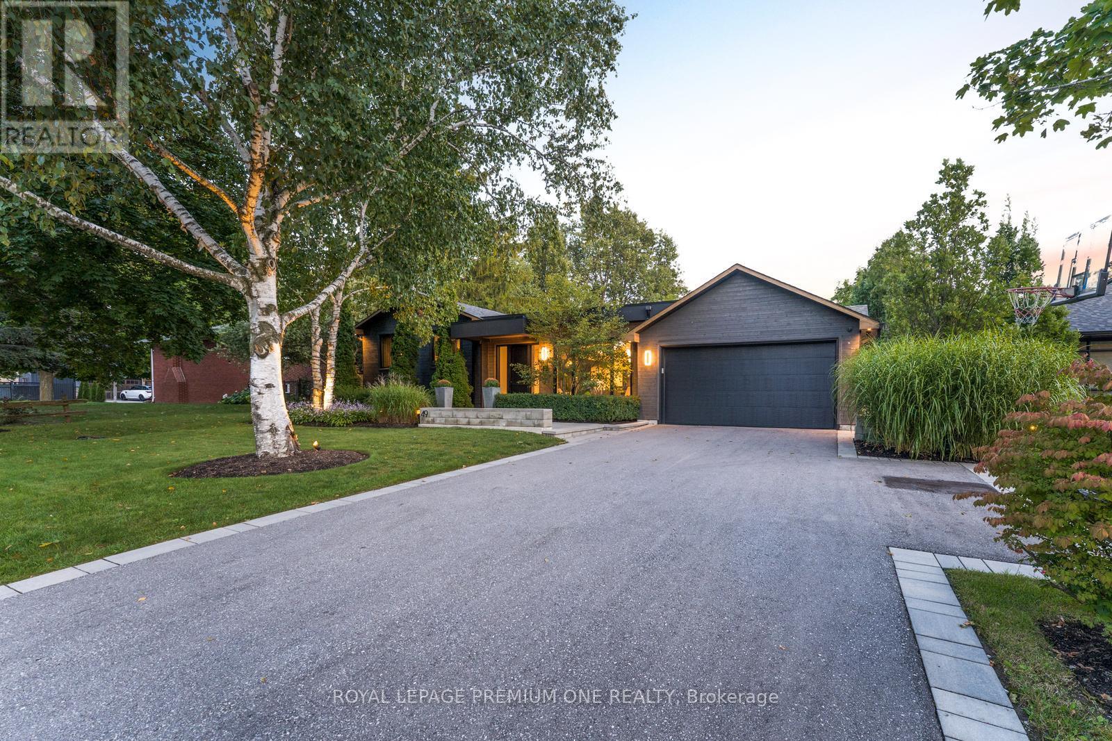 49 Norman Drive, King (King City), Ontario  L7B 1J2 - Photo 3 - N12849098