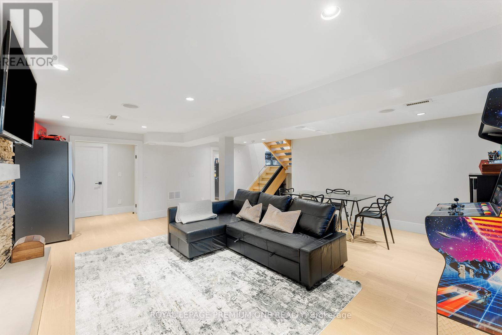 49 Norman Drive, King (King City), Ontario  L7B 1J2 - Photo 35 - N12849098