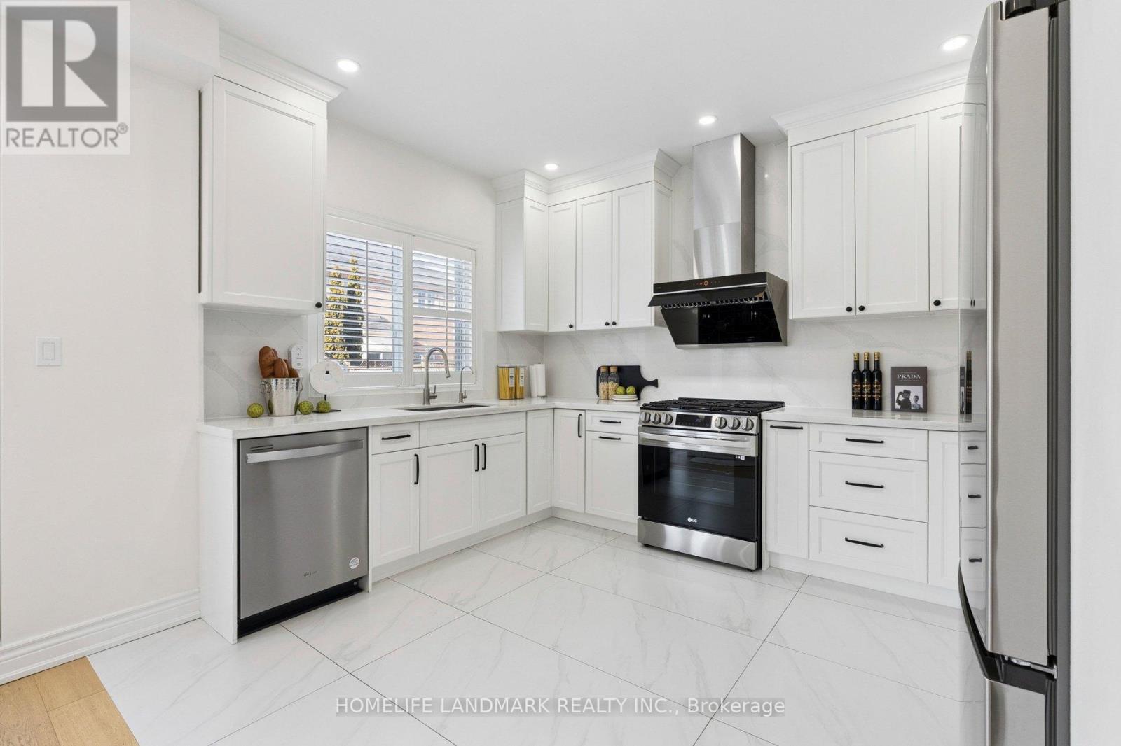 6 Cameo Drive, Richmond Hill, Ontario  L4S 2C3 - Photo 7 - N12849120