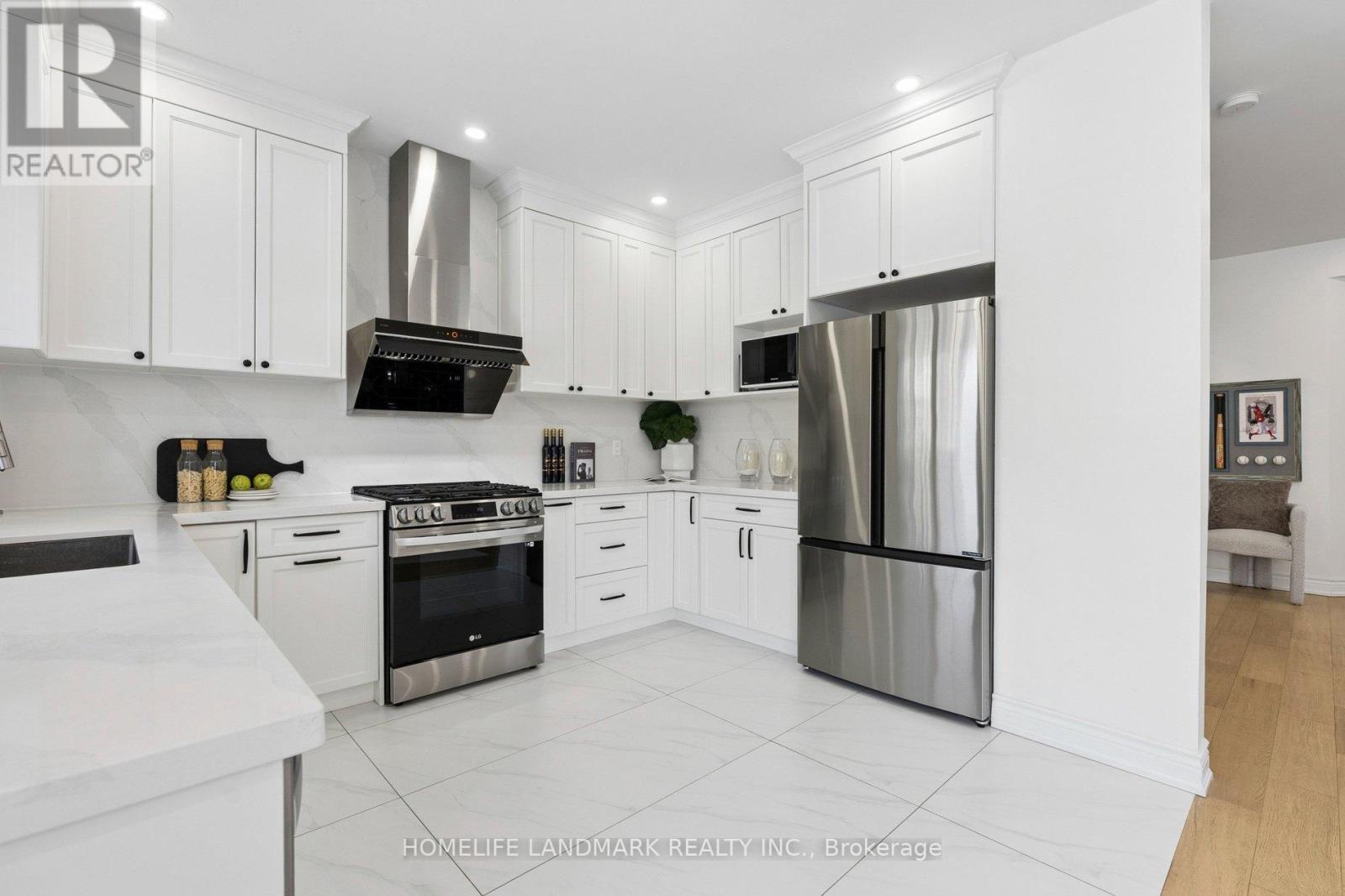 6 Cameo Drive, Richmond Hill, Ontario  L4S 2C3 - Photo 8 - N12849120