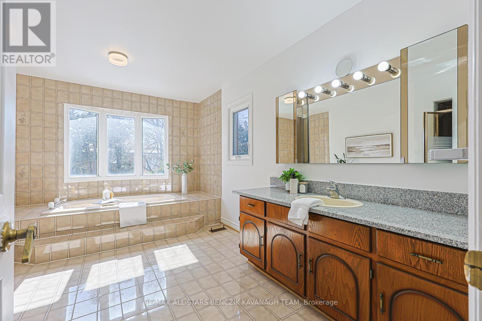 57 Highglen Avenue, Markham, Ontario  L3R 8R1 - Photo 17 - N12849212