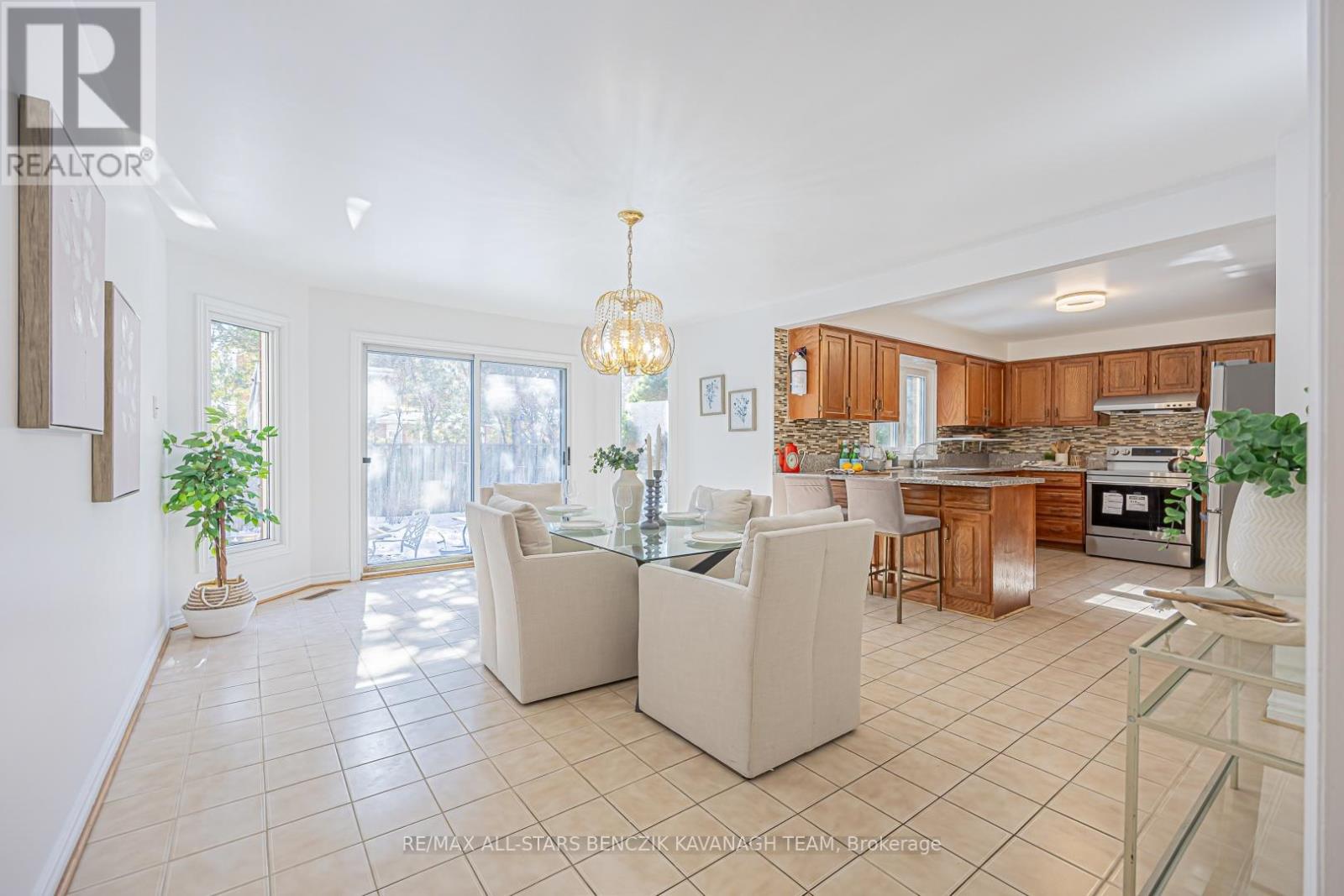 57 Highglen Avenue, Markham, Ontario  L3R 8R1 - Photo 7 - N12849212