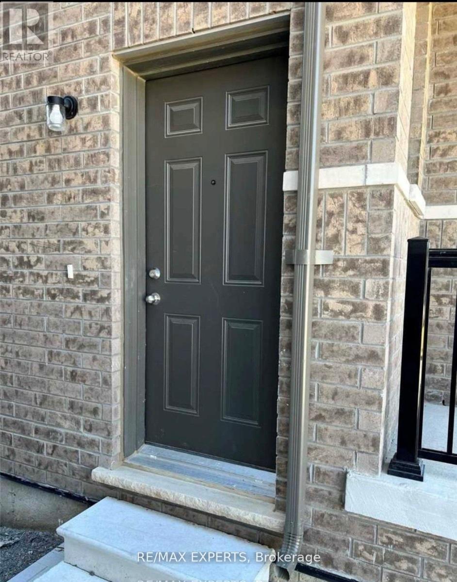 33 Bannister Road, Barrie, Ontario  L9J 0L5 - Photo 2 - S12849220