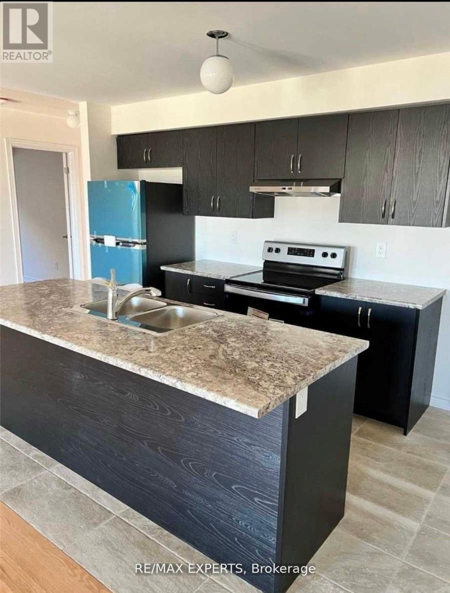 33 Bannister Road, Barrie, Ontario  L9J 0L5 - Photo 3 - S12849220