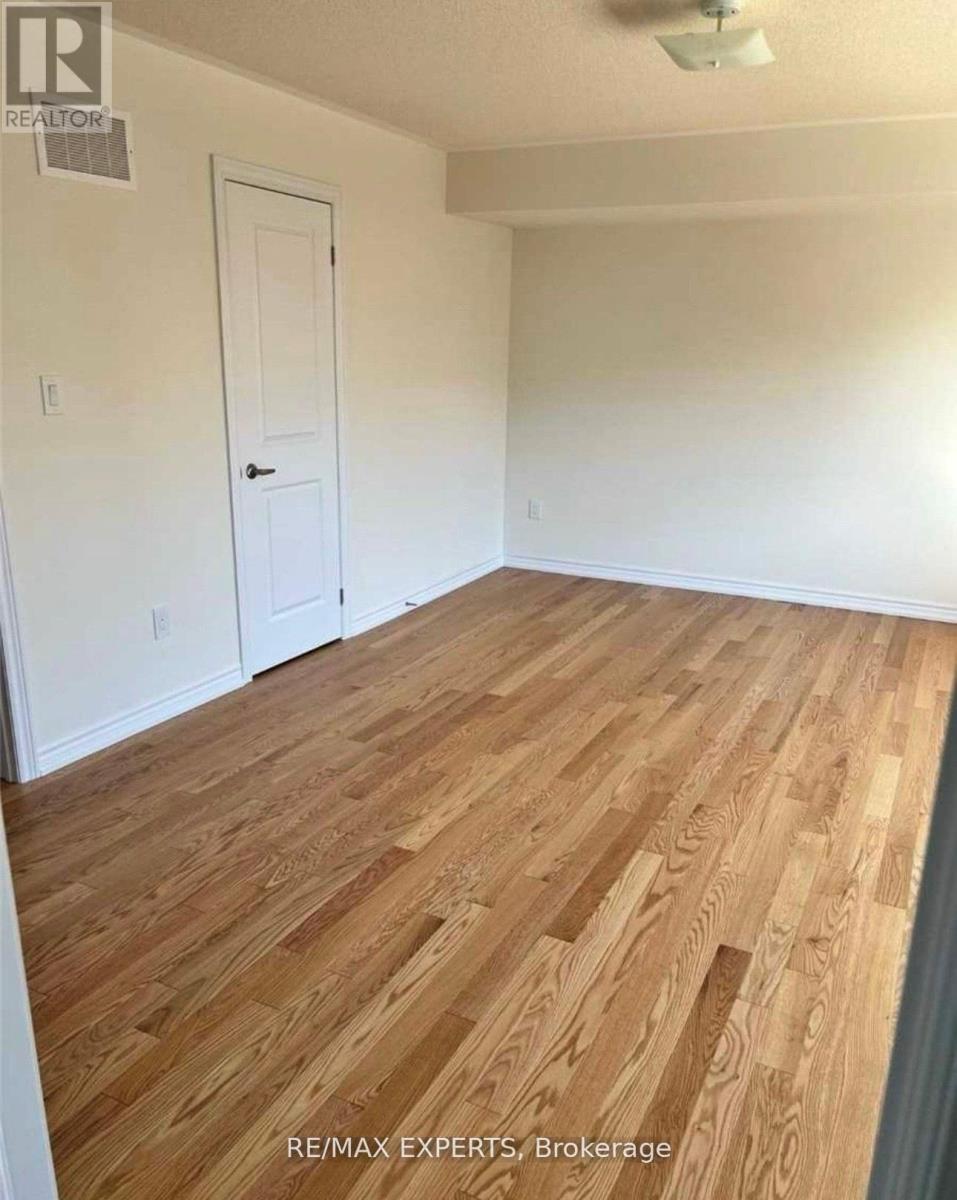 33 Bannister Road, Barrie, Ontario  L9J 0L5 - Photo 7 - S12849220