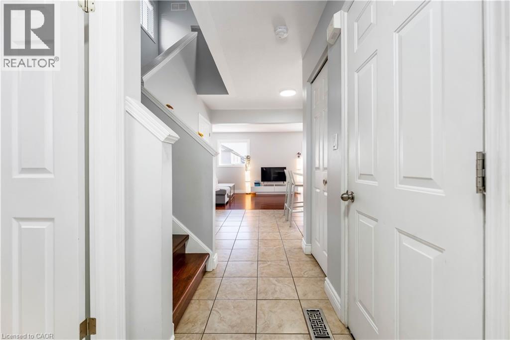 160 Prosperity Drive, Kitchener, Ontario  N2E 4E5 - Photo 3 - 40806401