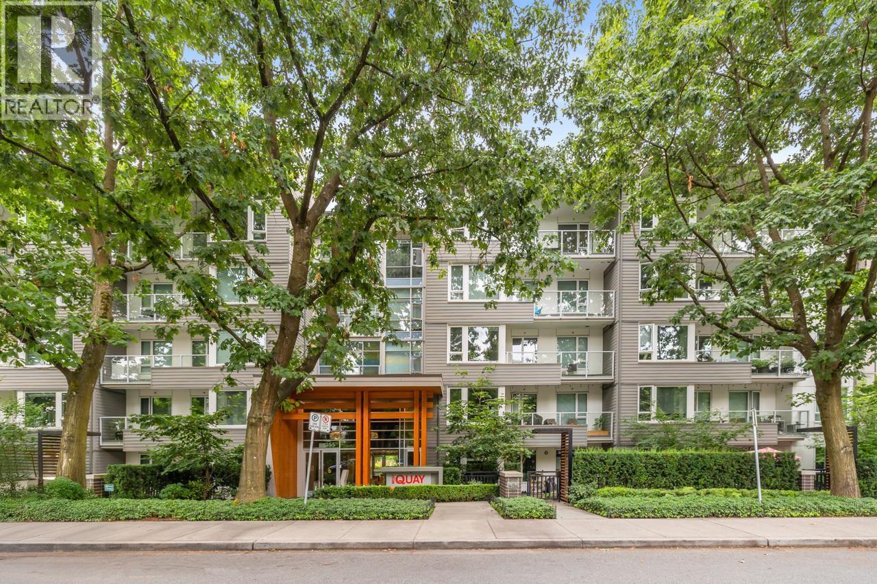 118 255 W 1ST STREET, North Vancouver, British Columbia