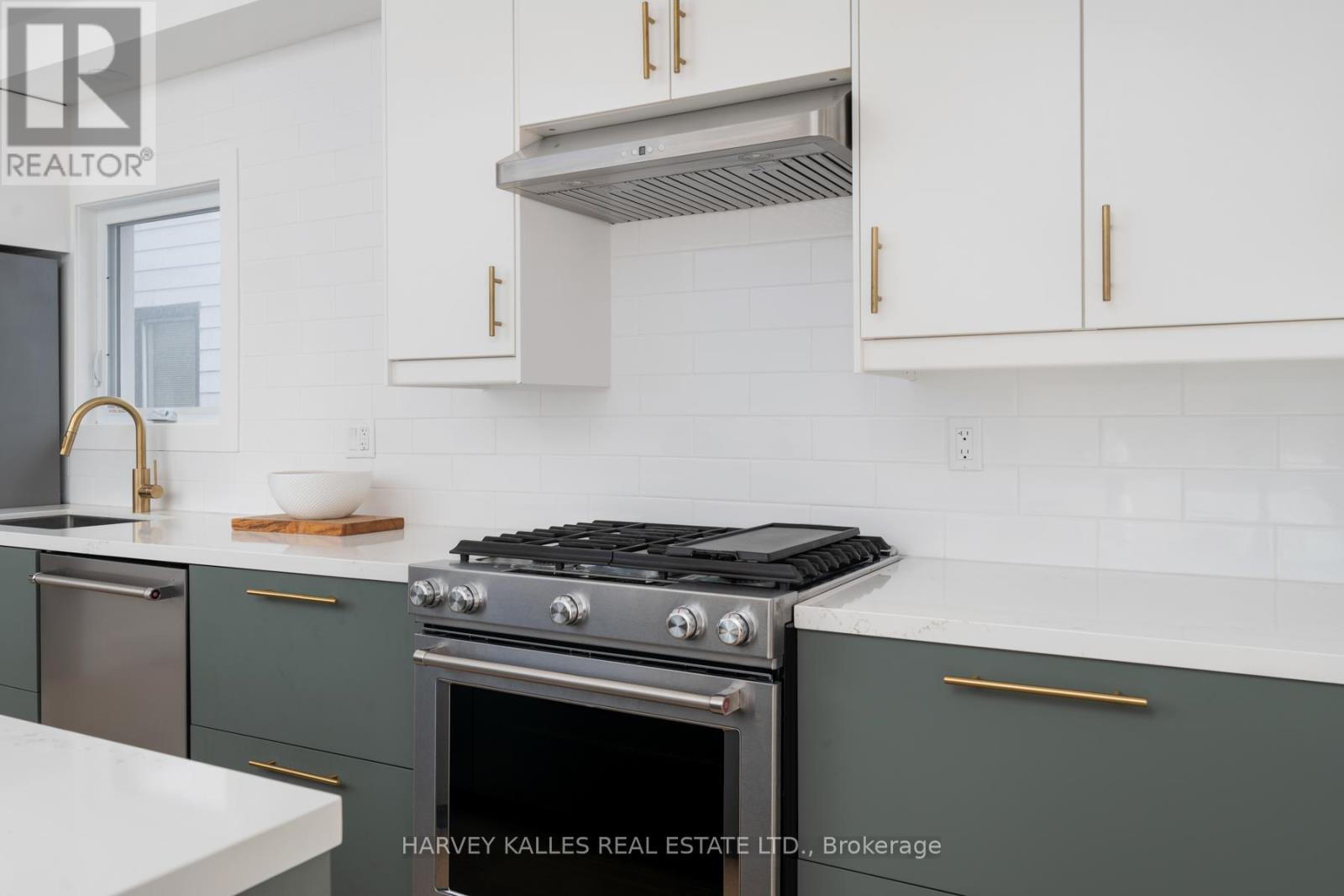 31 Elder Avenue, Toronto (Long Branch), Ontario  M8W 1S3 - Photo 34 - W12849096