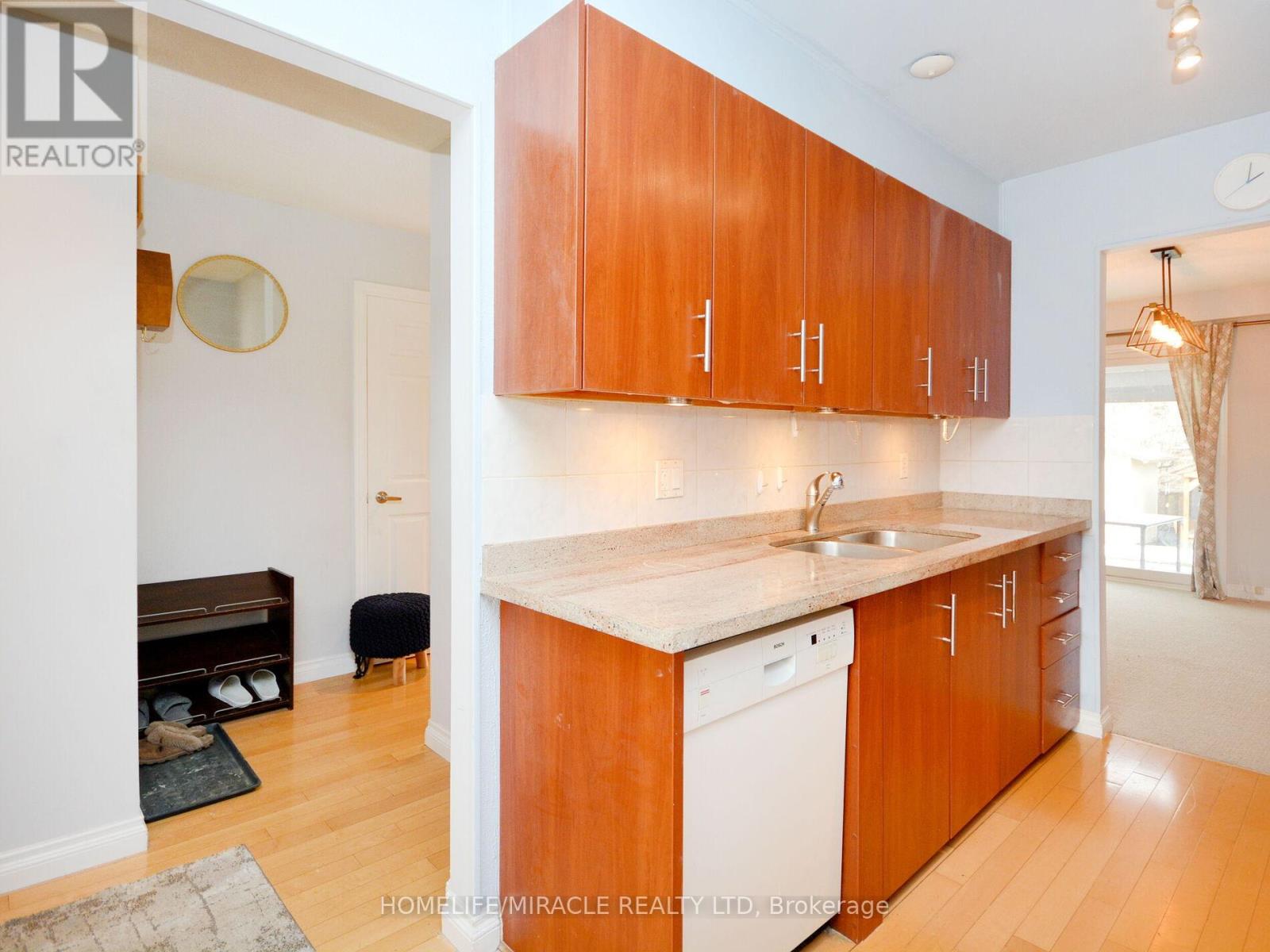 Main - 2335 Council Ring Road, Mississauga, Ontario  L5L 1B9 - Photo 16 - W12849136