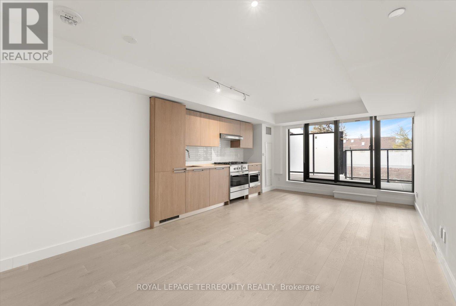 219 - 160 KINGSWAY CRESCENT, Toronto, Ontario