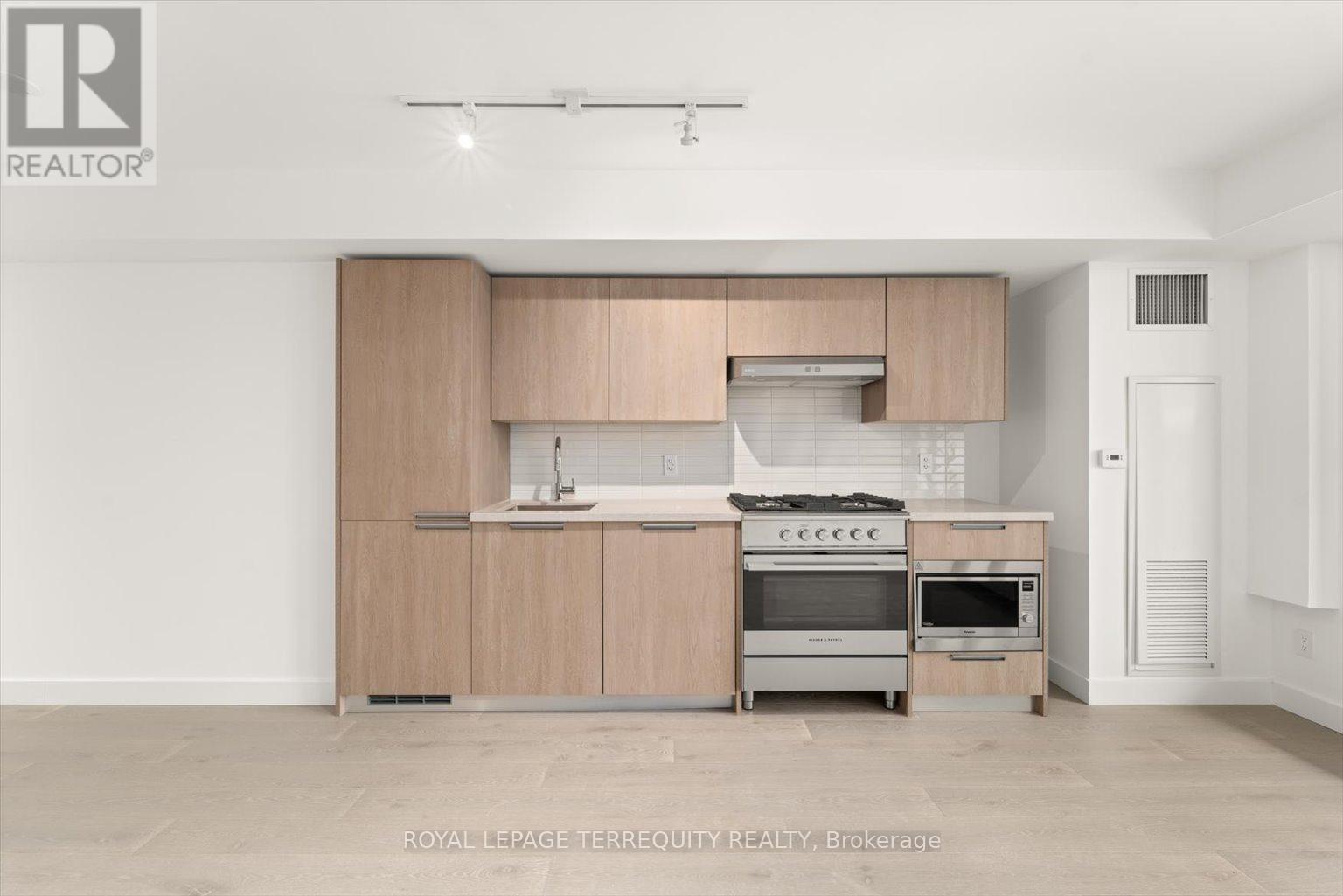 219 - 160 Kingsway Crescent, Toronto, Ontario  M8X 0B5 - Photo 3 - W12849182