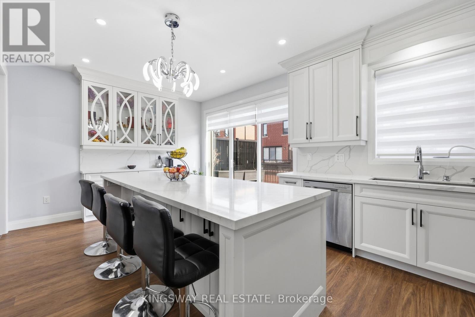 975 Whitlock Avenue, Milton (Cb Cobban), Ontario  L9E 1S9 - Photo 5 - W12849184