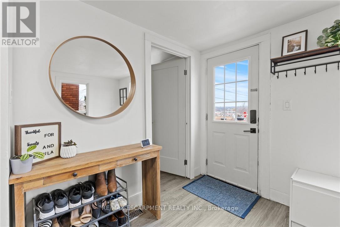 199 Barton Street W, Hamilton, Ontario  L8R 2H3 - Photo 3 - X12849210