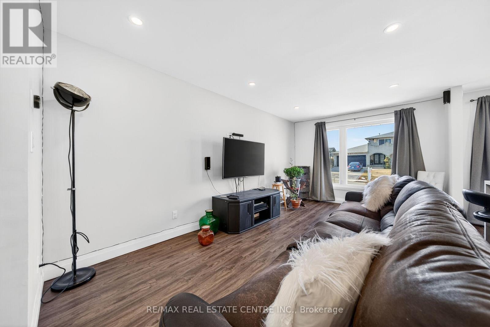 33 Glen Vista Drive, Hamilton (Red Hill), Ontario  L8K 5V5 - Photo 6 - X12849216