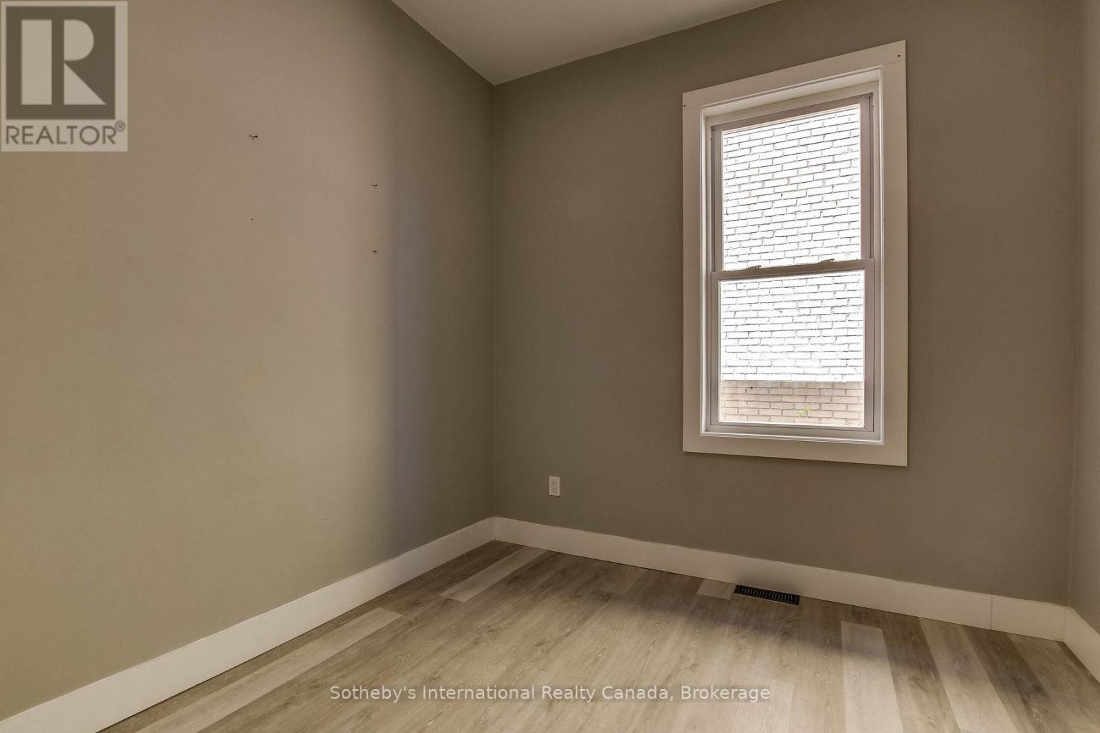 71 Briscoe Street E, London South, Ontario  N6C 1W8 - Photo 7 - X12848288