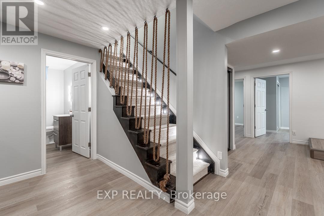 919 Foxcreek Road, London North, Ontario  N6G 0H1 - Photo 31 - X12720738