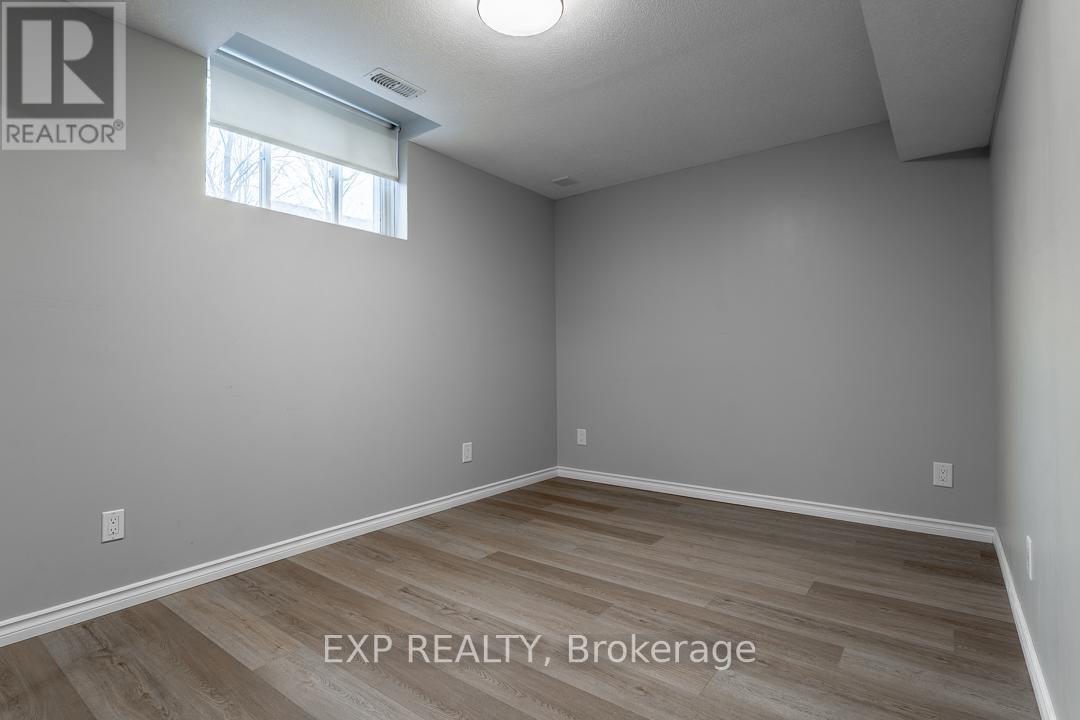 919 Foxcreek Road, London North, Ontario  N6G 0H1 - Photo 37 - X12720738