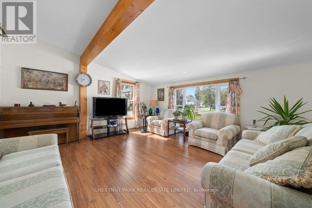 71 Queen Street, Prince Edward County, Ontario  K0K 2T0 - Photo 13 - X12849676