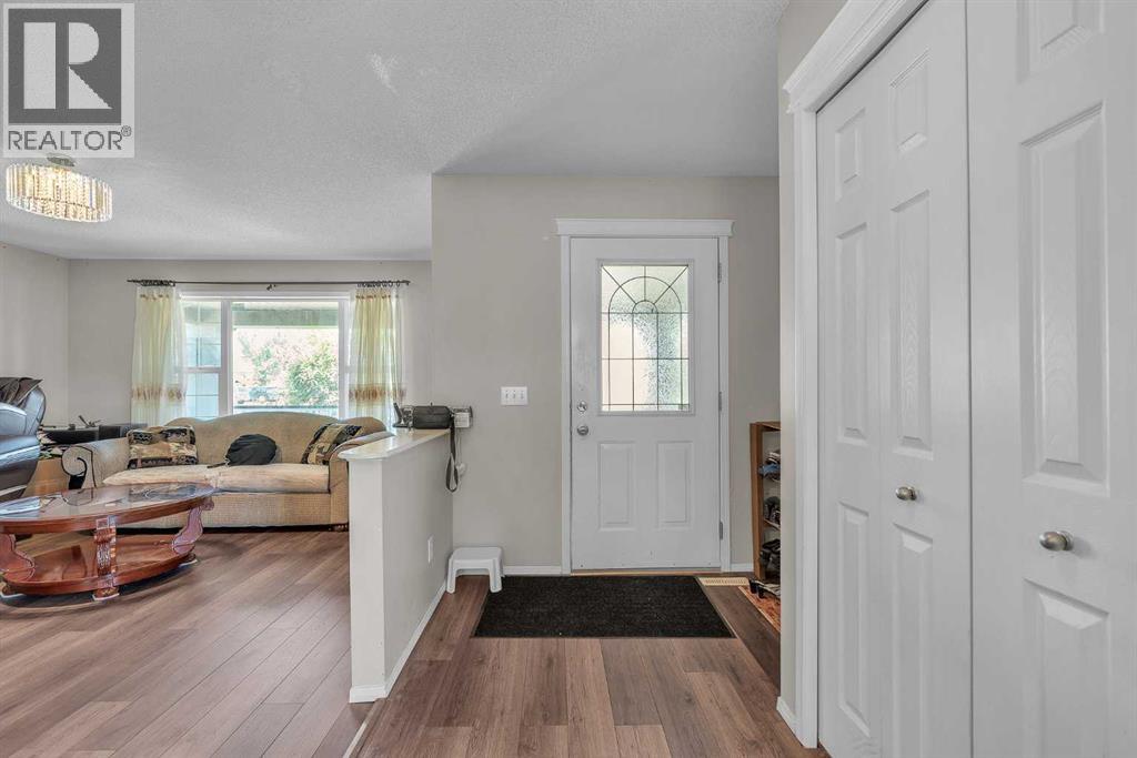 115 Evermeadow Avenue Sw, Calgary, Alberta  T2Y 5E5 - Photo 4 - A2289587