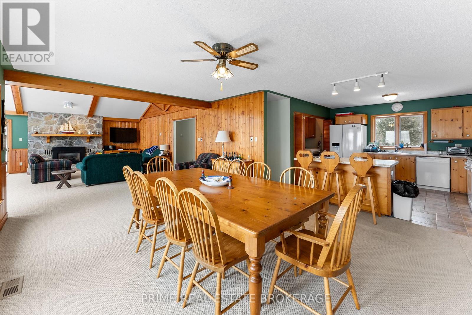 9856 Huron Place, Lambton Shores (Grand Bend), Ontario  N0M 1T0 - Photo 13 - X12849344