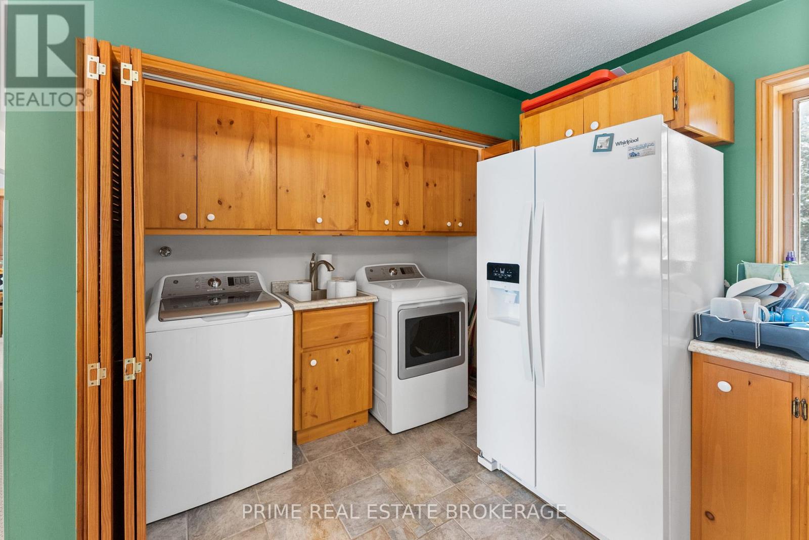 9856 Huron Place, Lambton Shores (Grand Bend), Ontario  N0M 1T0 - Photo 17 - X12849344