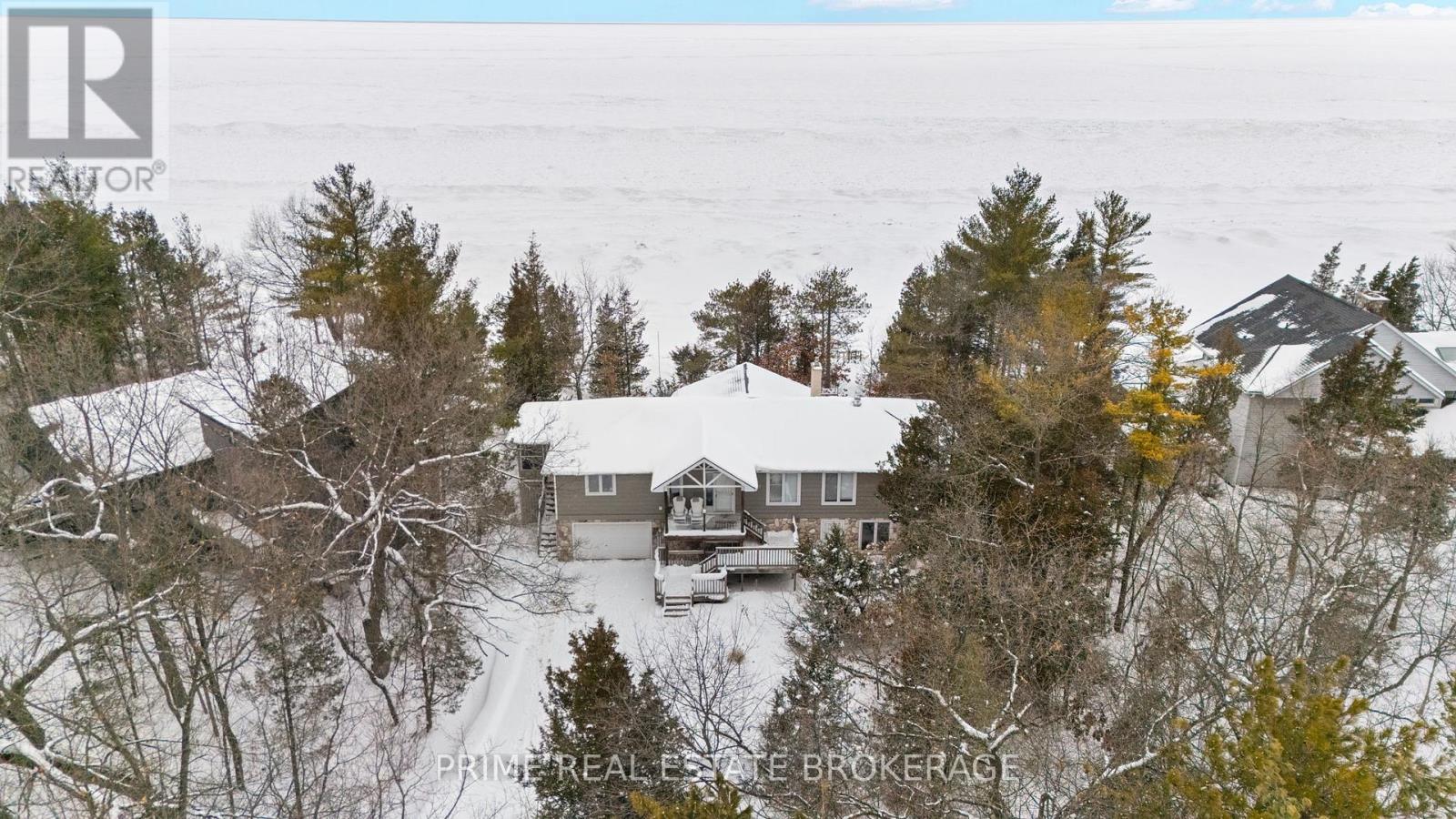 9856 Huron Place, Lambton Shores (Grand Bend), Ontario  N0M 1T0 - Photo 2 - X12849344