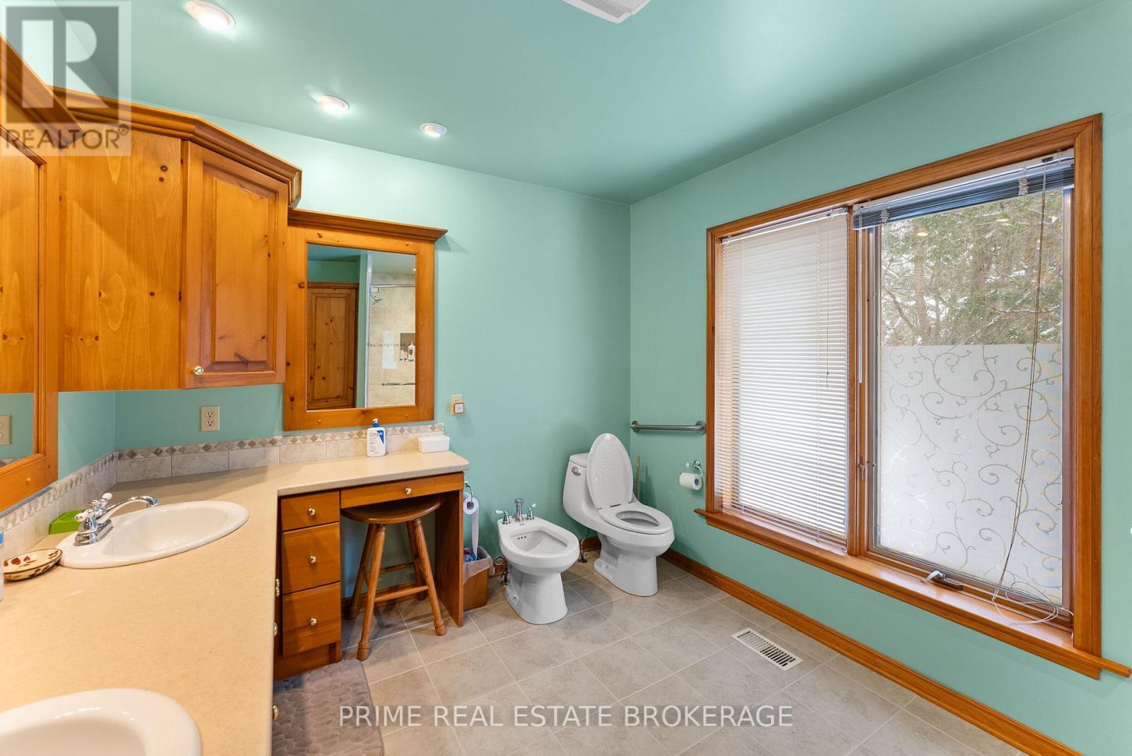 9856 Huron Place, Lambton Shores (Grand Bend), Ontario  N0M 1T0 - Photo 22 - X12849344