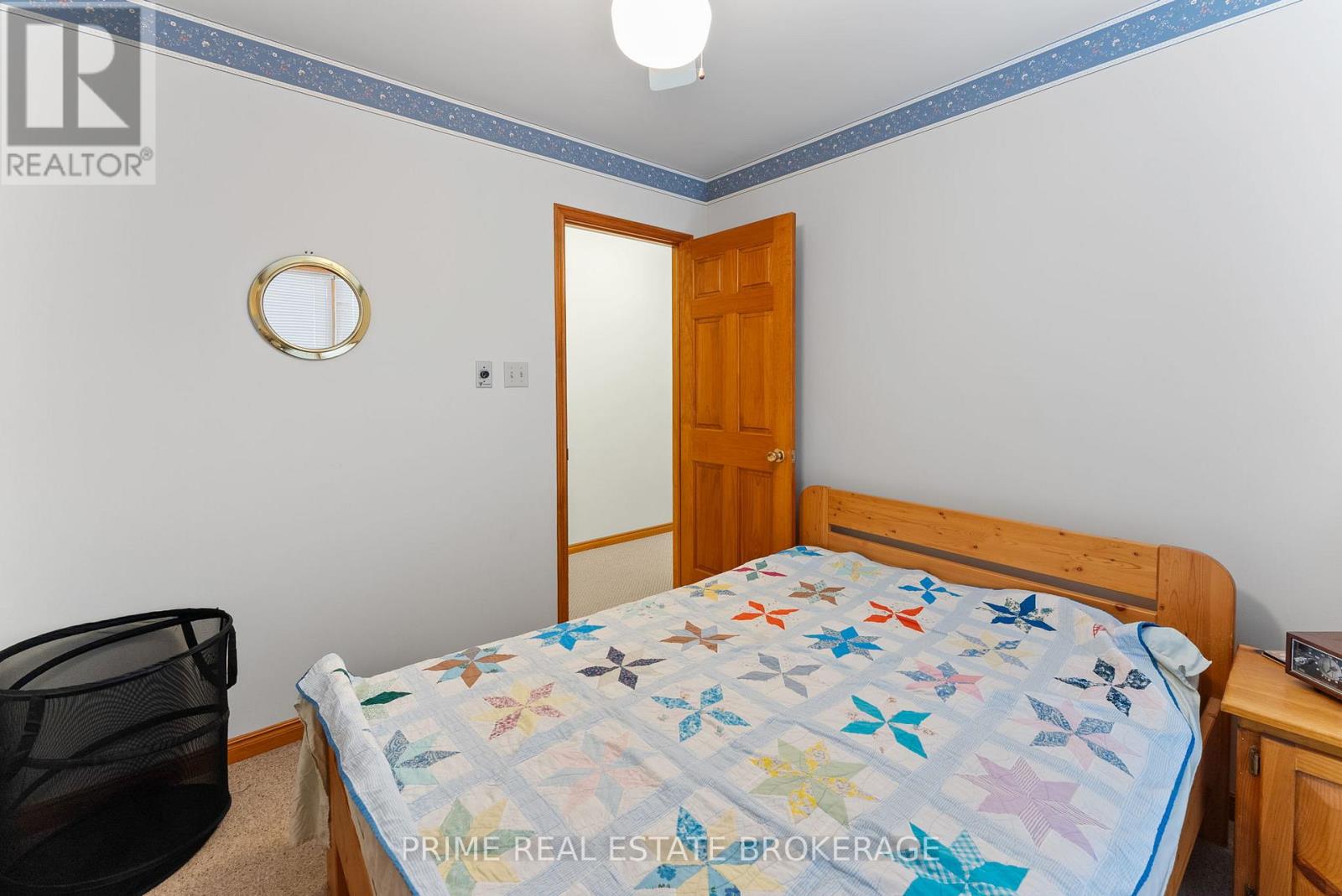 9856 Huron Place, Lambton Shores (Grand Bend), Ontario  N0M 1T0 - Photo 24 - X12849344