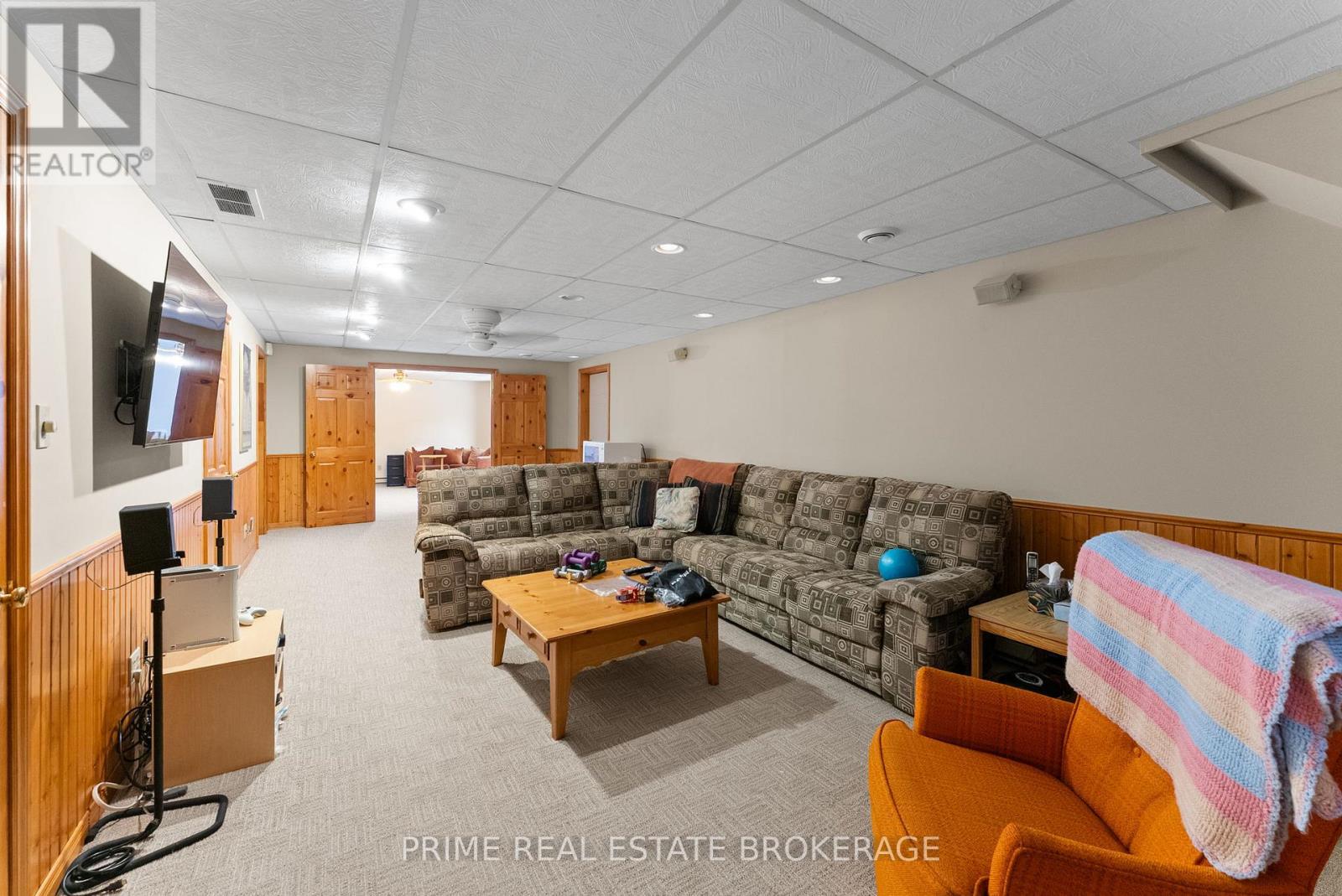 9856 Huron Place, Lambton Shores (Grand Bend), Ontario  N0M 1T0 - Photo 31 - X12849344