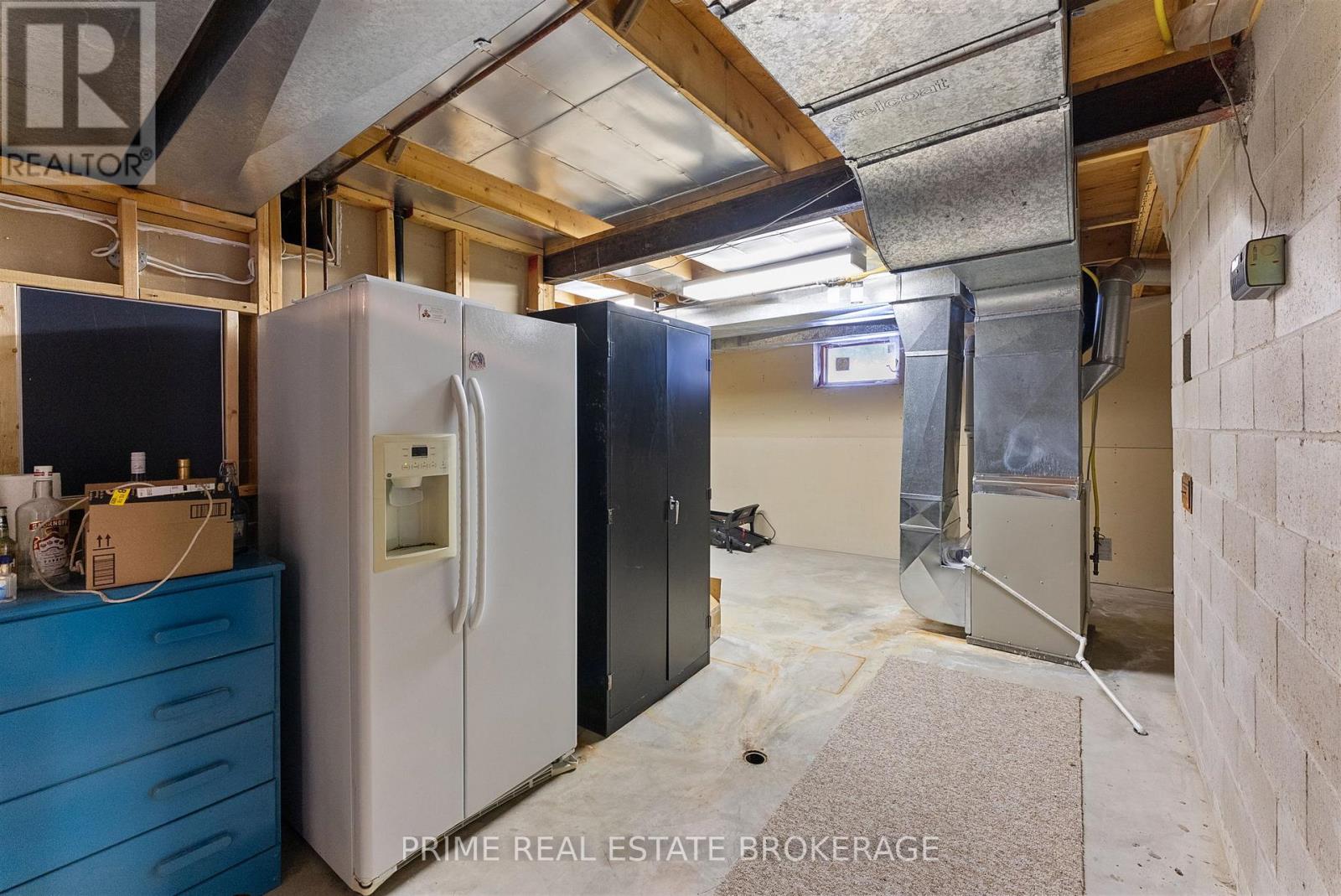 9856 Huron Place, Lambton Shores (Grand Bend), Ontario  N0M 1T0 - Photo 39 - X12849344