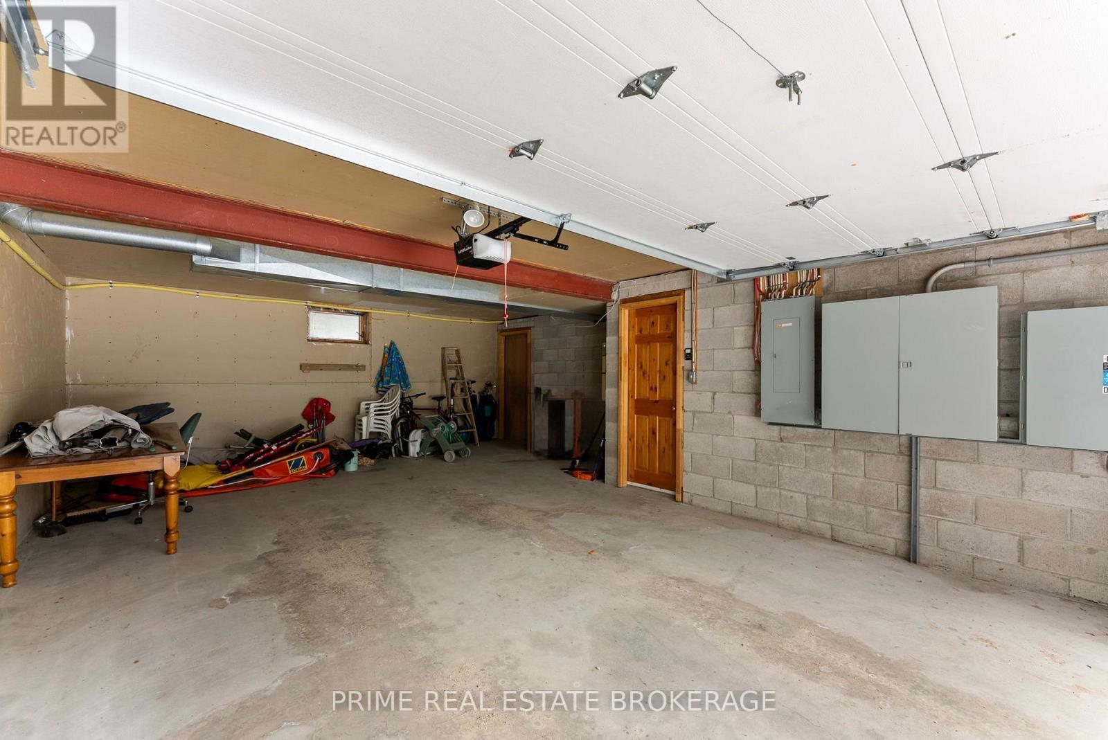 9856 Huron Place, Lambton Shores (Grand Bend), Ontario  N0M 1T0 - Photo 41 - X12849344