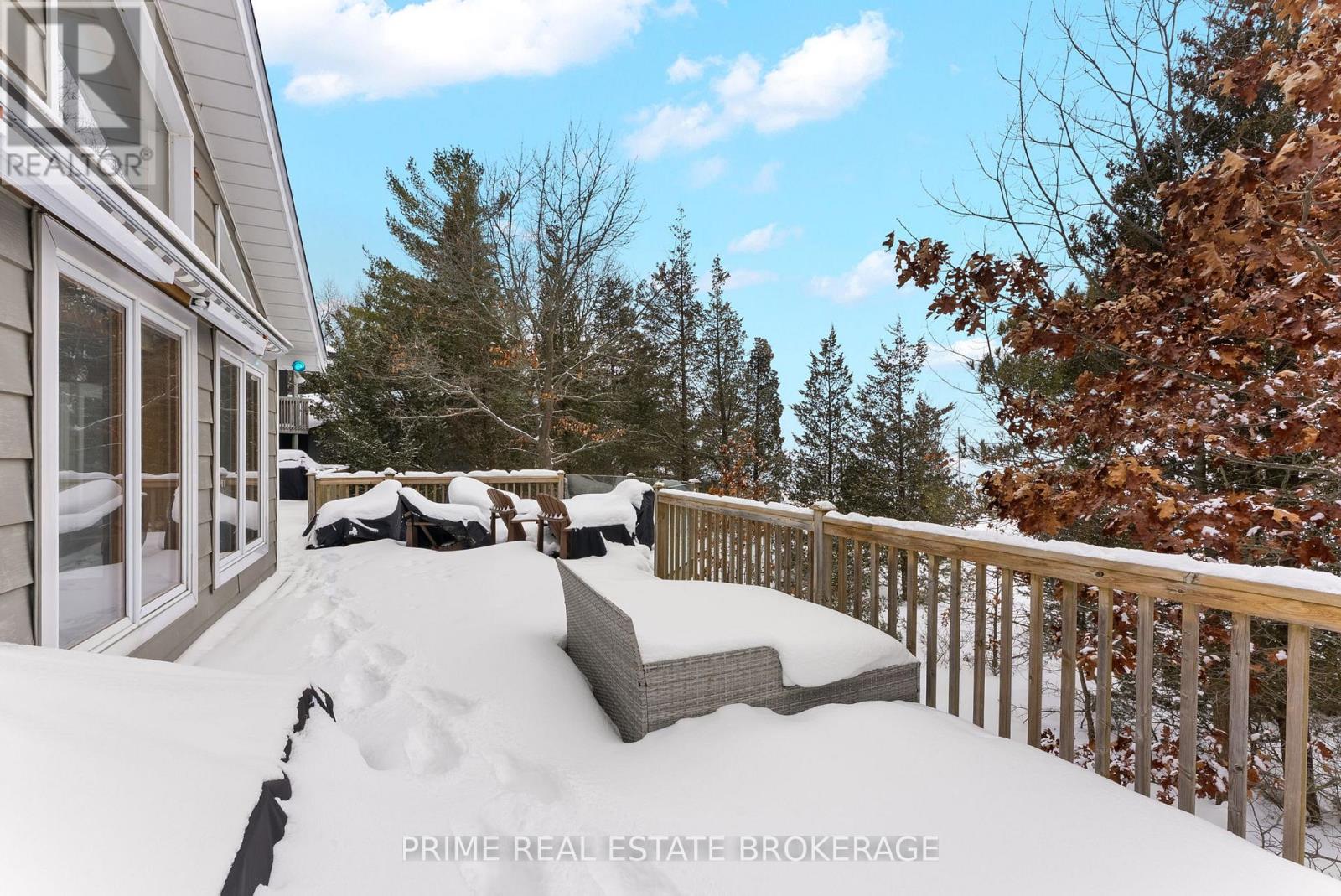 9856 Huron Place, Lambton Shores (Grand Bend), Ontario  N0M 1T0 - Photo 44 - X12849344