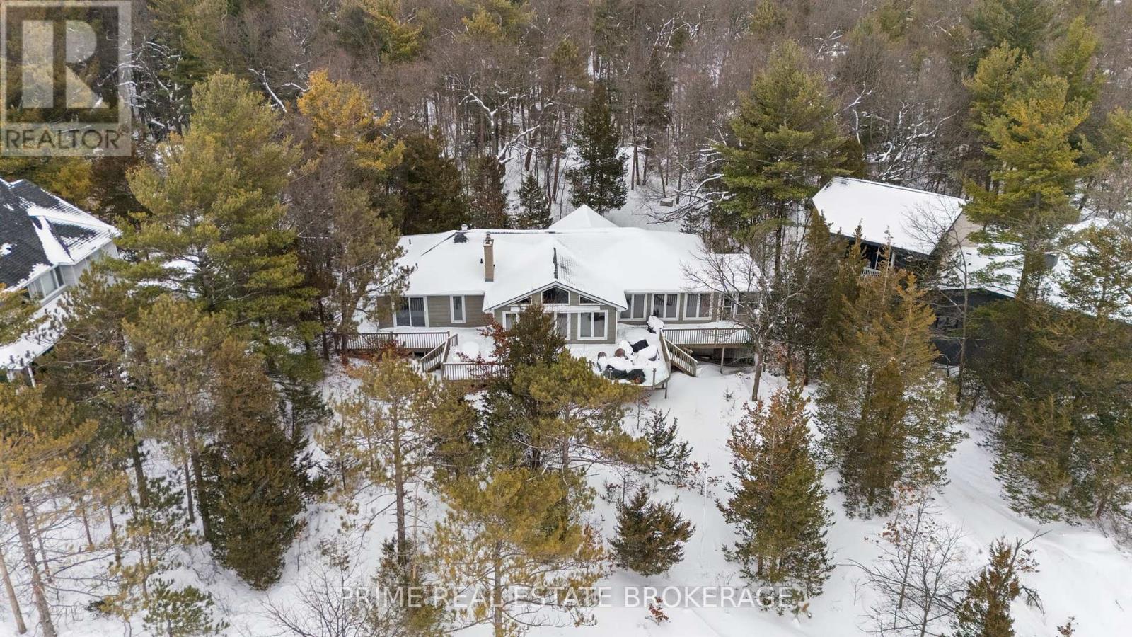 9856 Huron Place, Lambton Shores (Grand Bend), Ontario  N0M 1T0 - Photo 47 - X12849344