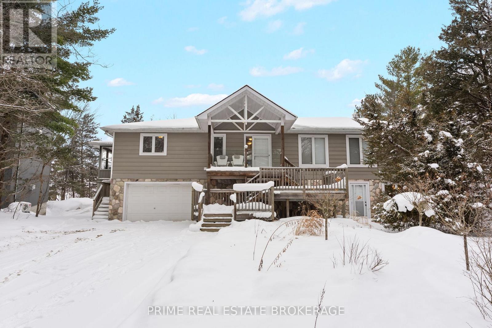 9856 Huron Place, Lambton Shores (Grand Bend), Ontario  N0M 1T0 - Photo 50 - X12849344