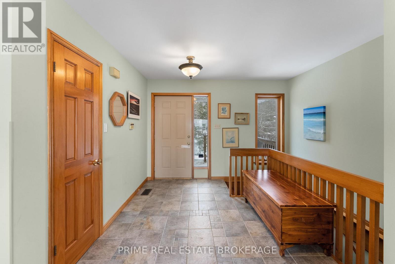 9856 Huron Place, Lambton Shores (Grand Bend), Ontario  N0M 1T0 - Photo 6 - X12849344