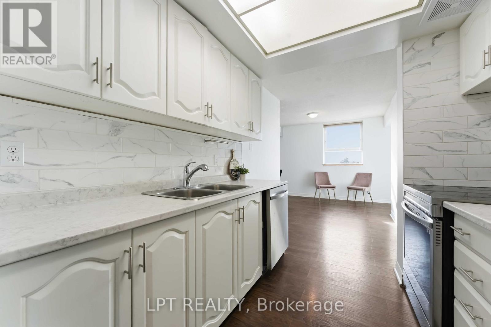 314 - 555 Brittany Drive, Ottawa, Ontario  K1K 4C5 - Photo 12 - X12849276