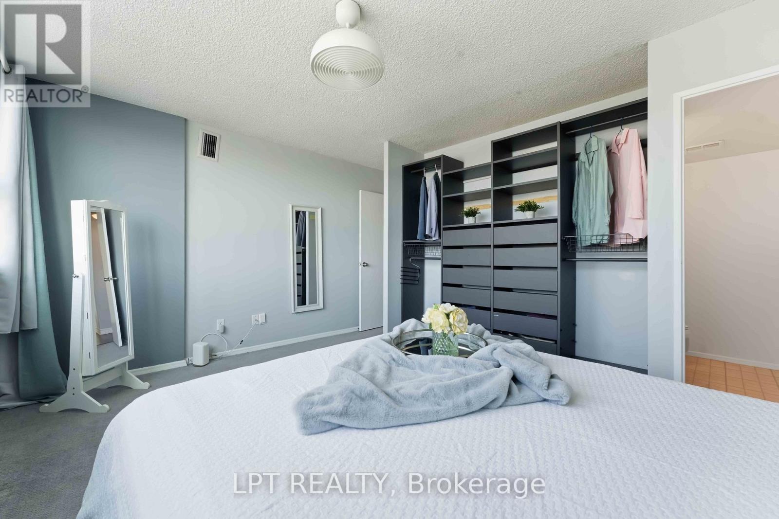 314 - 555 Brittany Drive, Ottawa, Ontario  K1K 4C5 - Photo 17 - X12849276