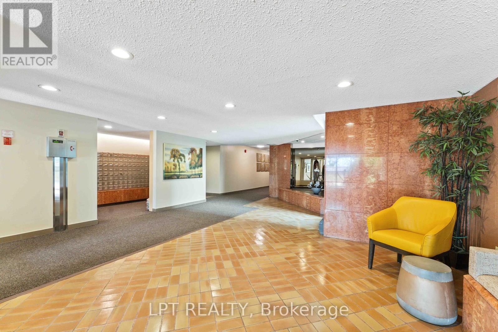 314 - 555 Brittany Drive, Ottawa, Ontario  K1K 4C5 - Photo 2 - X12849276