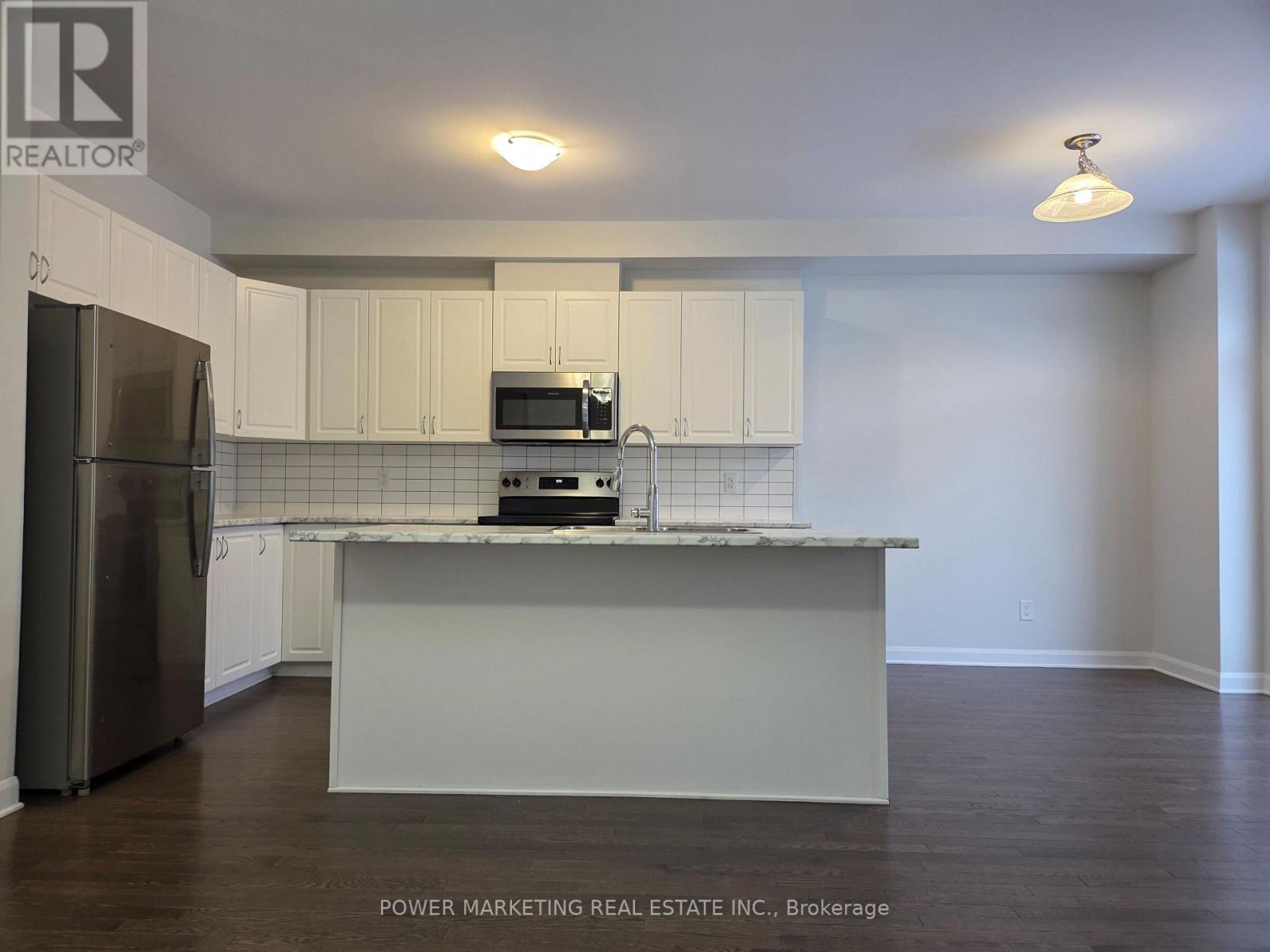 105 Natare Place, Ottawa, Ontario  K2T 0P3 - Photo 2 - X12849300