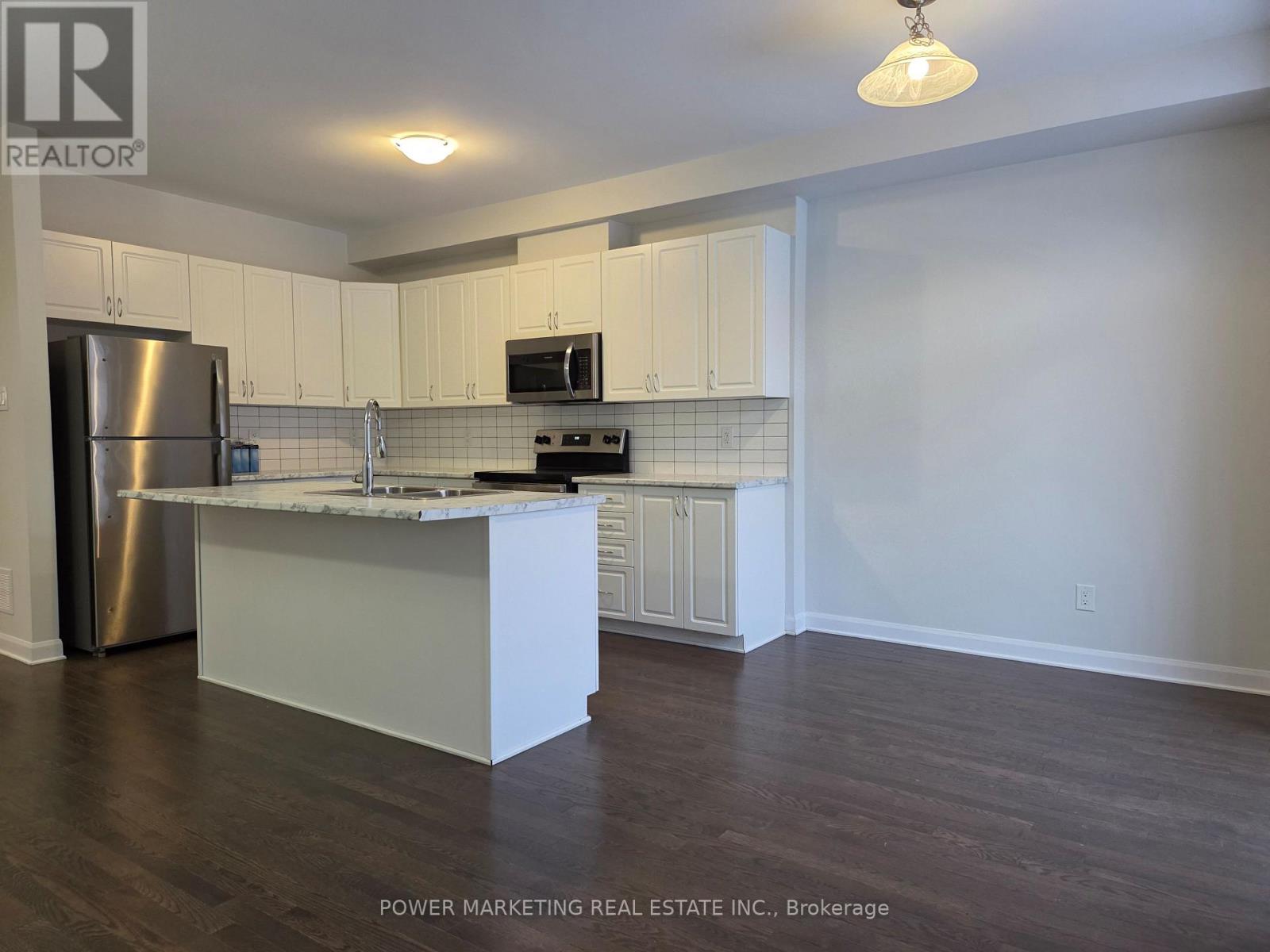 105 Natare Place, Ottawa, Ontario  K2T 0P3 - Photo 3 - X12849300