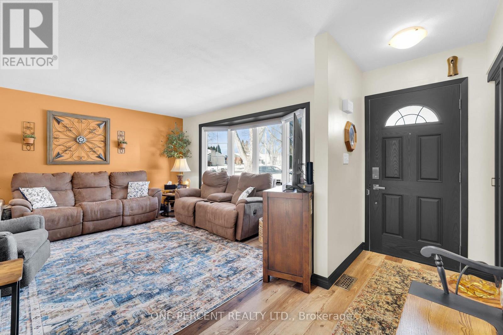 26 Peden Boulevard, Brockville, Ontario  K6V 3K3 - Photo 3 - X12849348