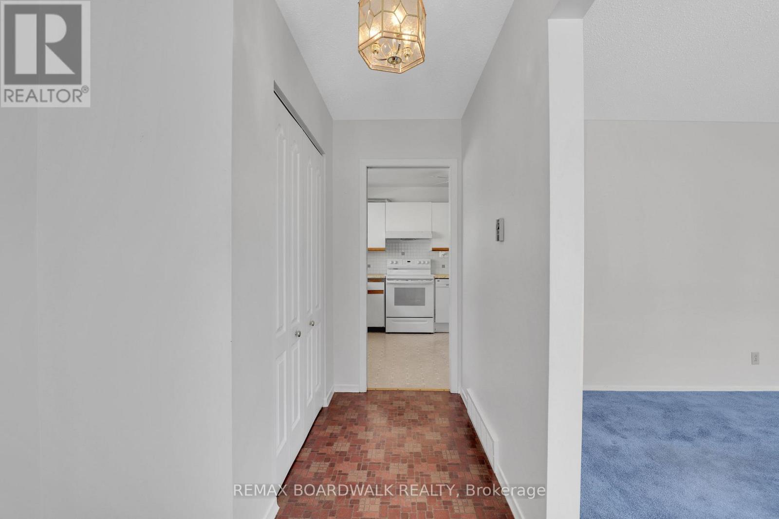 116 Old Colony Road, Ottawa, Ontario  K2L 1M2 - Photo 10 - X12849386