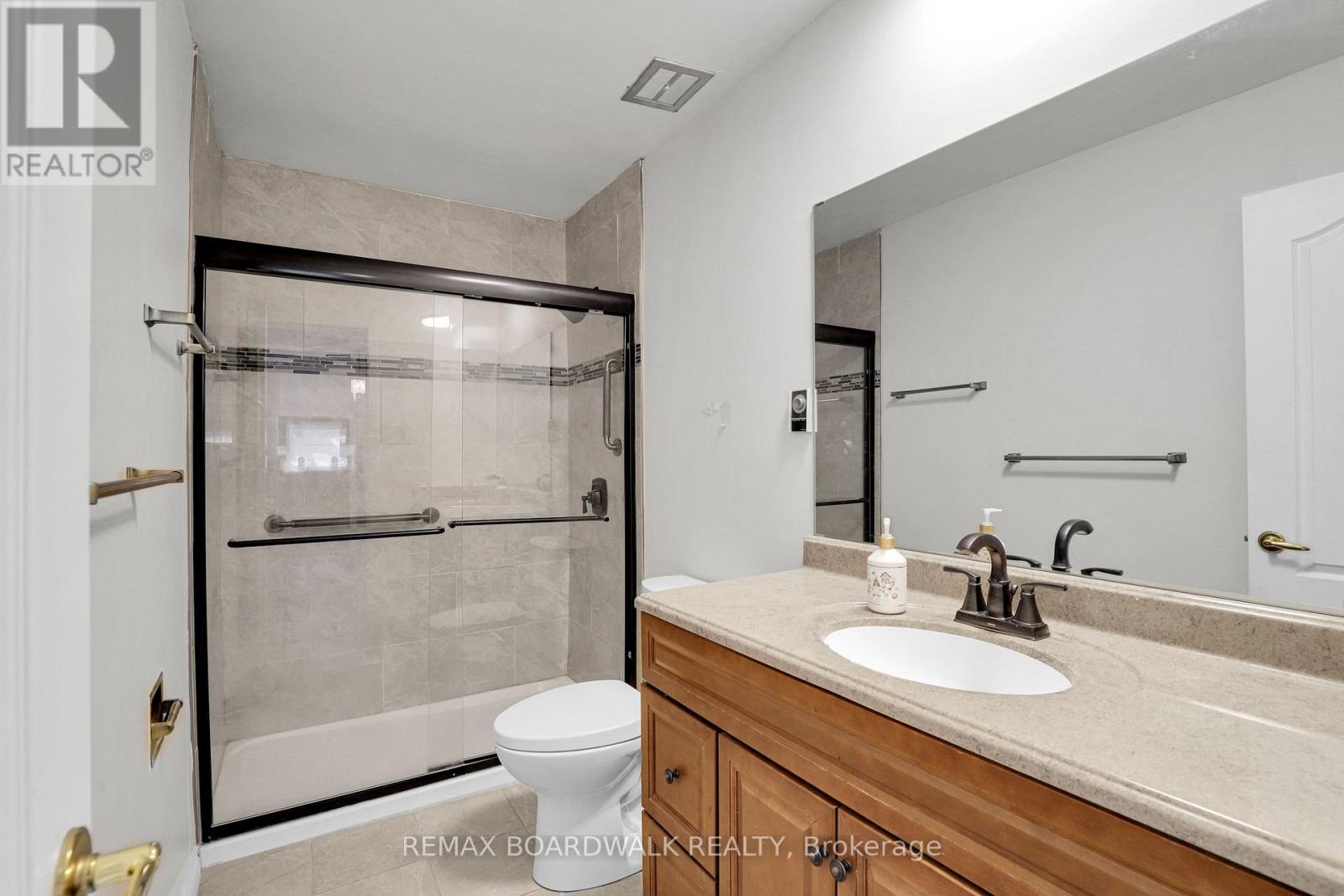 116 Old Colony Road, Ottawa, Ontario  K2L 1M2 - Photo 22 - X12849386