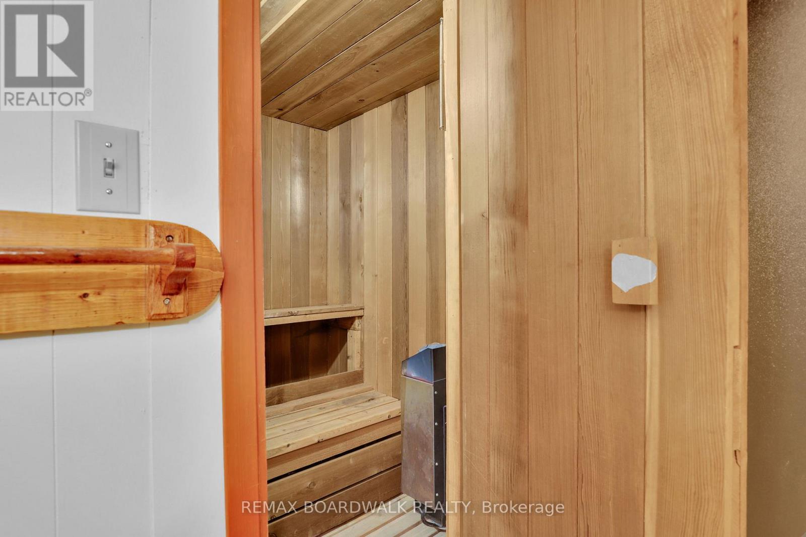 116 Old Colony Road, Ottawa, Ontario  K2L 1M2 - Photo 31 - X12849386