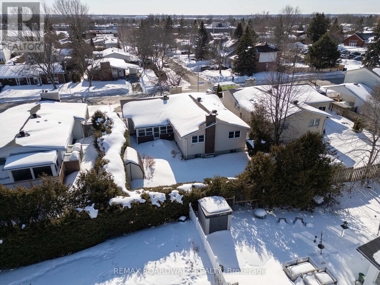 116 Old Colony Road, Ottawa, Ontario  K2L 1M2 - Photo 5 - X12849386