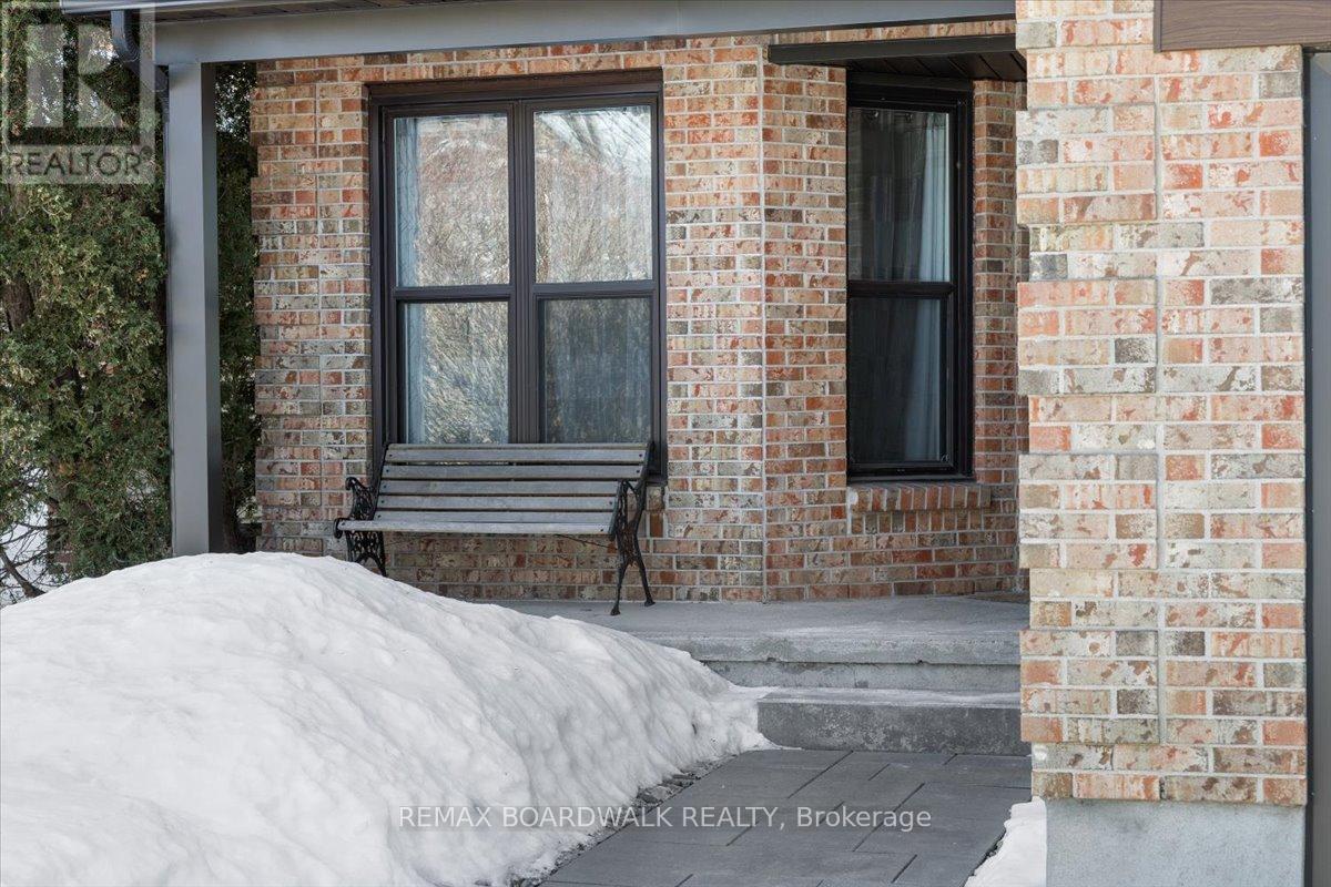 1535 Kamouraska Circle, Ottawa, Ontario  K1C 3J1 - Photo 2 - X12849392