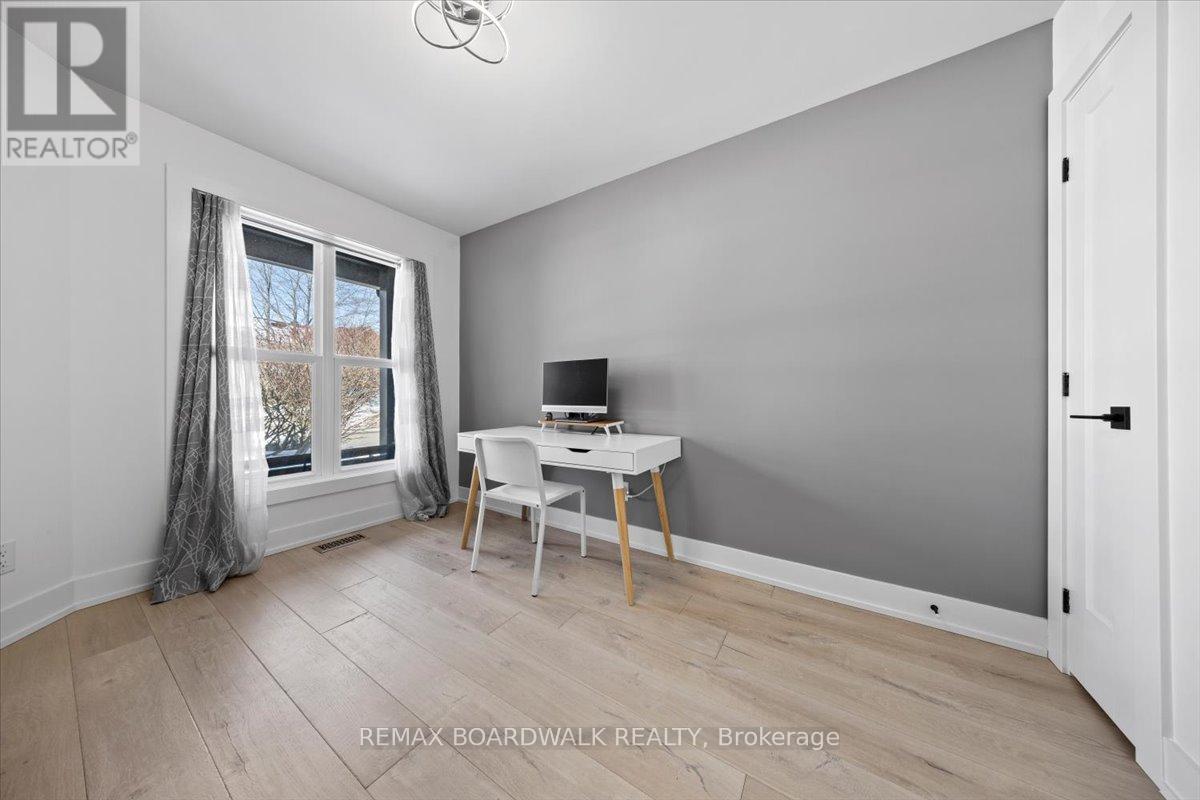 1535 Kamouraska Circle, Ottawa, Ontario  K1C 3J1 - Photo 4 - X12849392