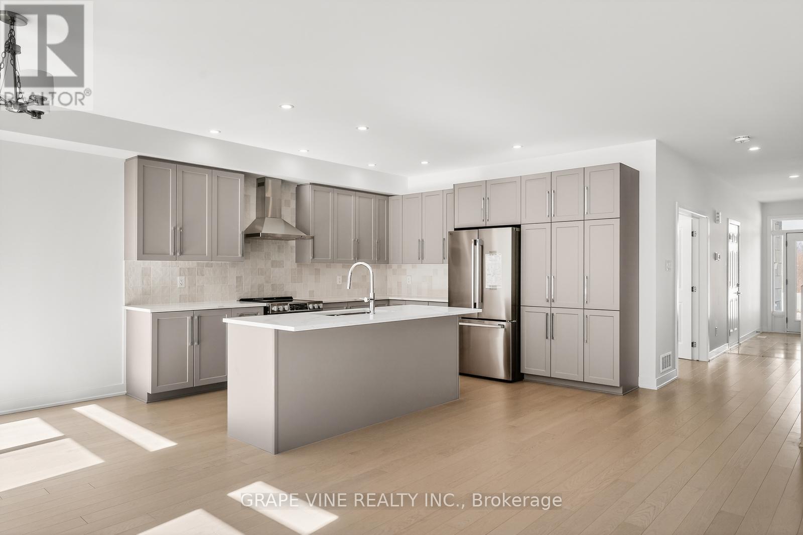 543 Tahoe Heights, Ottawa, Ontario  K1T 0W1 - Photo 14 - X12849516