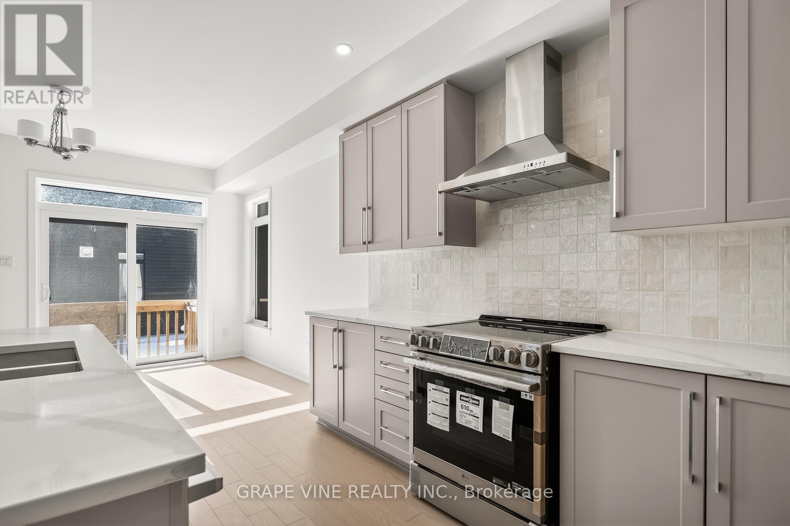 543 Tahoe Heights, Ottawa, Ontario  K1T 0W1 - Photo 15 - X12849516