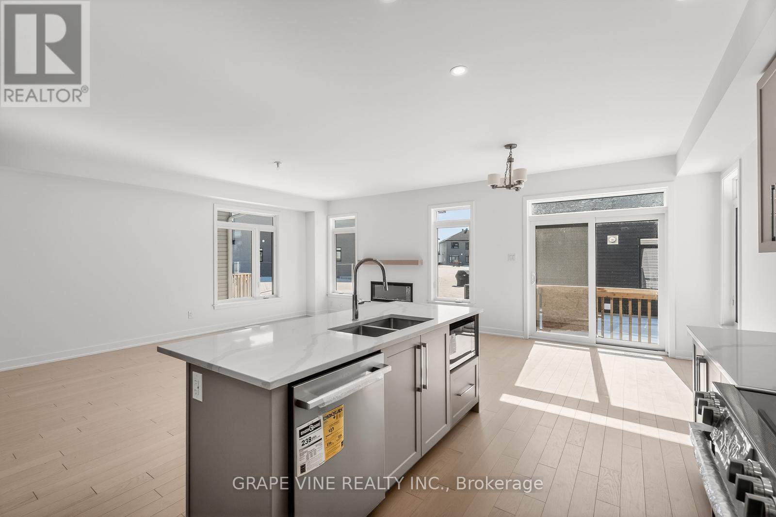 543 Tahoe Heights, Ottawa, Ontario  K1T 0W1 - Photo 16 - X12849516